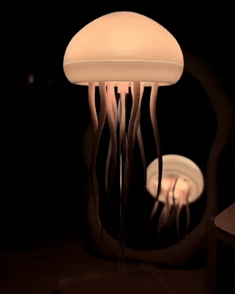 Lámpara medusa con tentáculos en movimiento